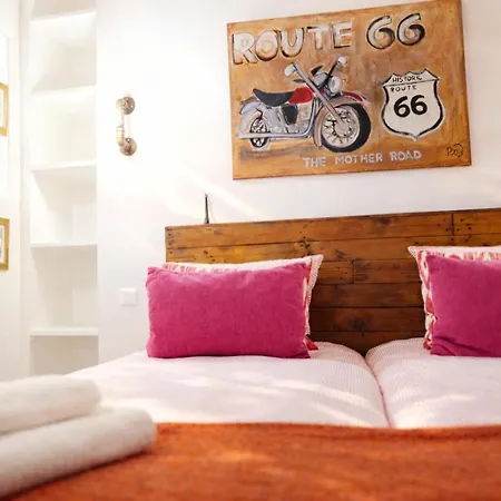 Montmartre Rue Des Martyrs Loft With Ac, 4-7 Peo * Paris