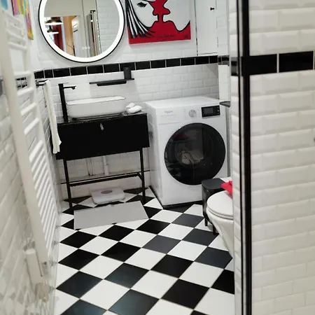 Montmartre Rue Des Martyrs Loft With Ac, 4-7 Peo Apartment